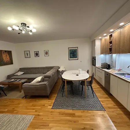 Nadia 3min From Old Bridge With Free Garage Appartement *